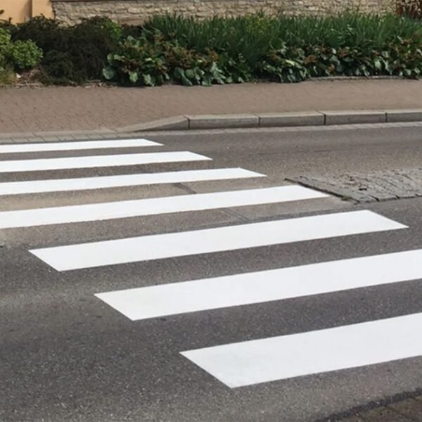 peinture routière blanche à l'eau certifiée nf